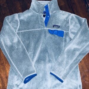 Patagonia Light Gray Fleece with purple Details